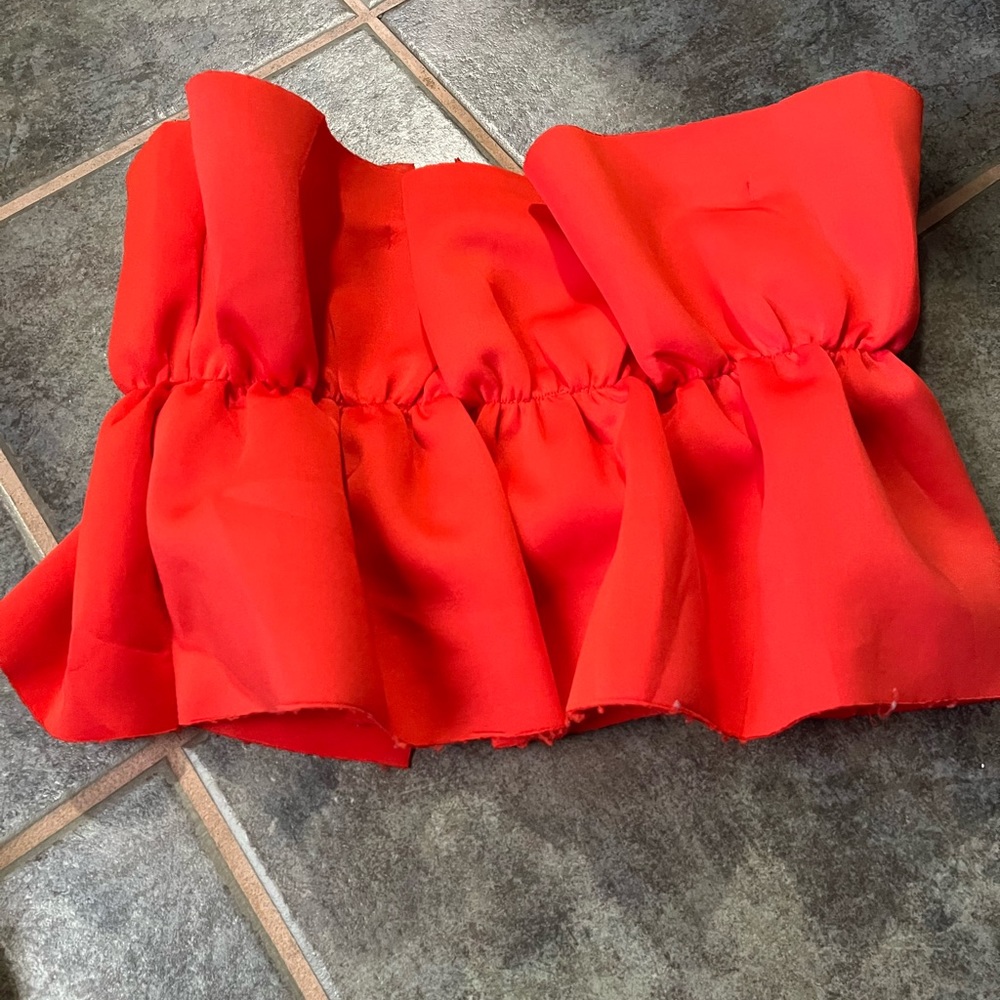 red ruffle crop top! so cute for summer!